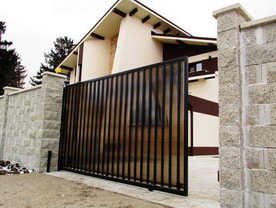 Steel Tracked Sliding Gate Polycarbonate Plated