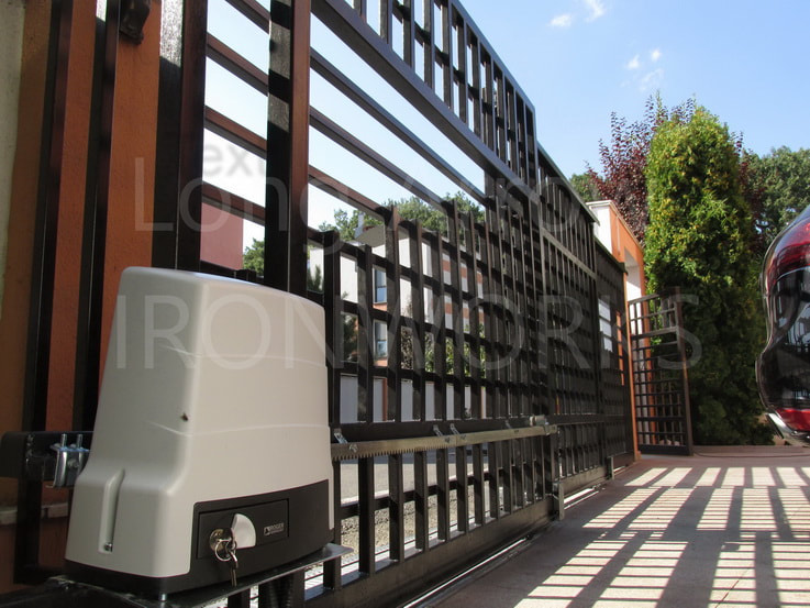 Roger Technology - electric powered telescopic gate