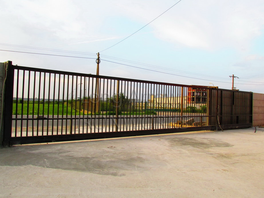 Long Cantilever Industrial Access Gate